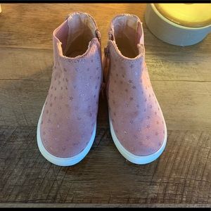 Light pink booties with stars. Toddler size 7.